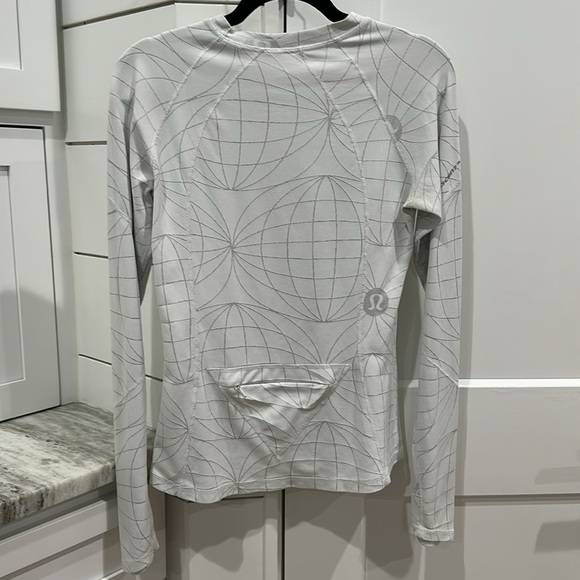 (6119/6120)  🍋 RARE LULULEMON Long Sleeve Sz 8 **RARE** - Picture 9 of 9